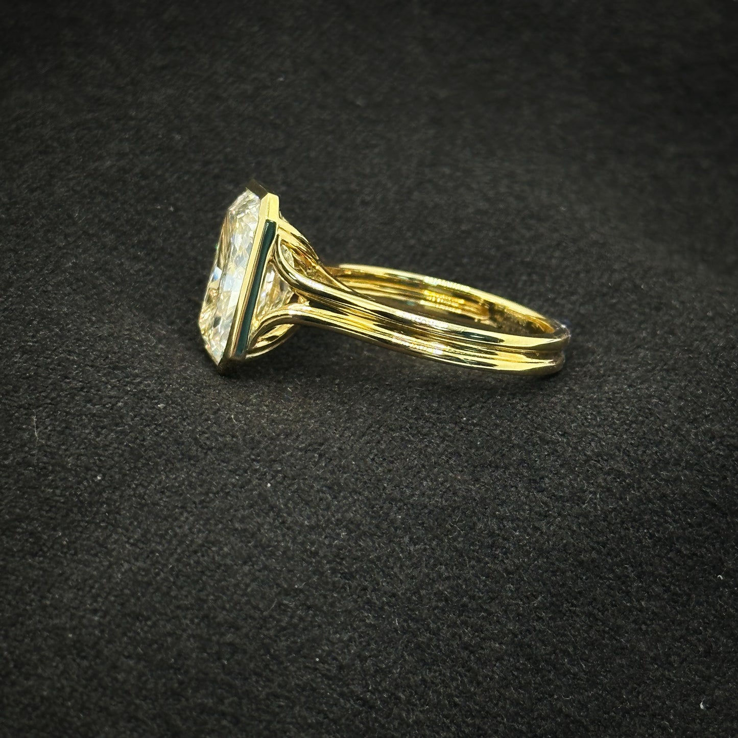 Radiant cut, plain band
