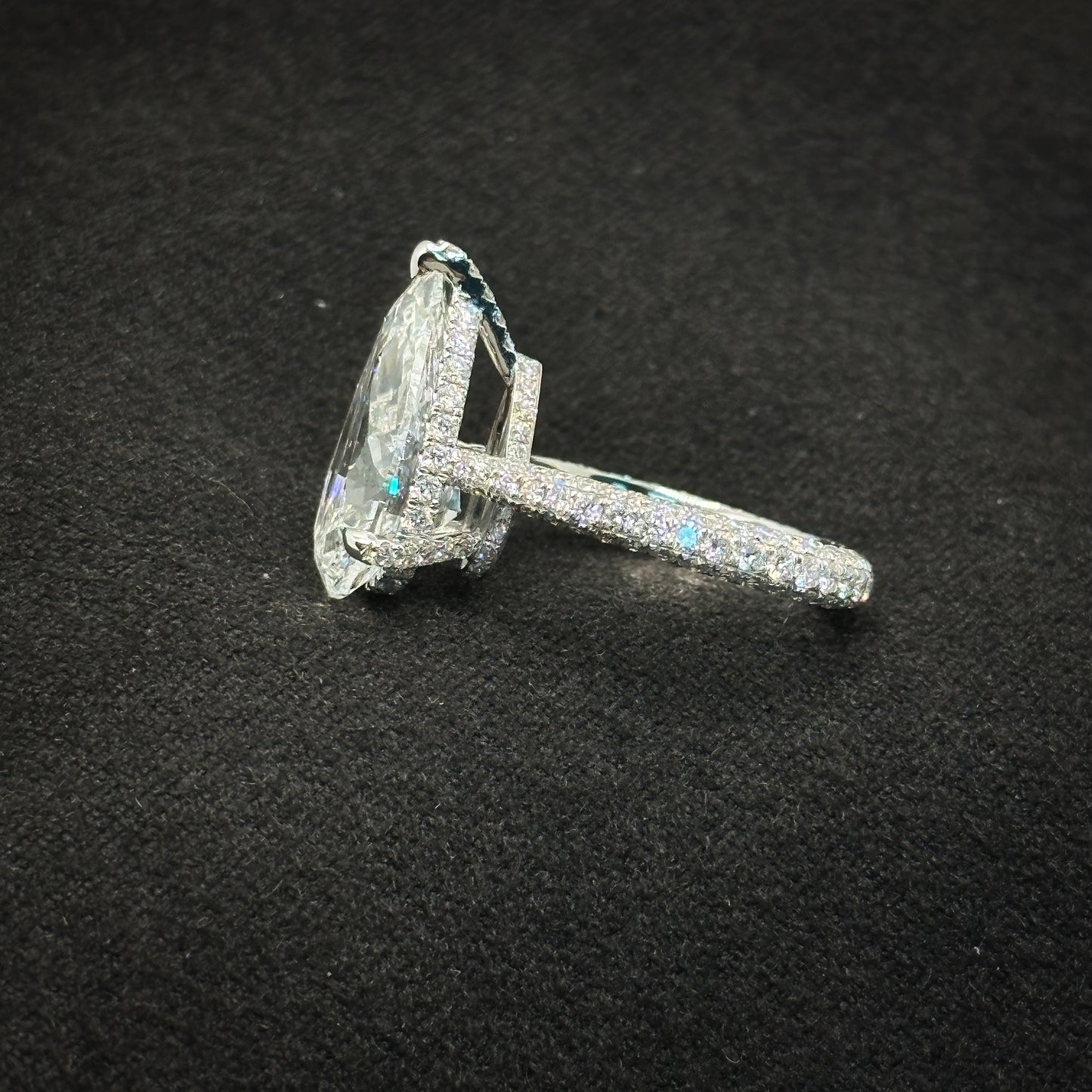 Pear shape, full pave band